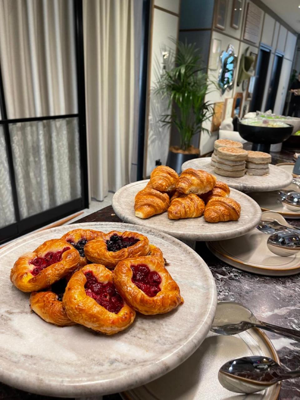 מלון סידני 202 Elizabeth מראה חיצוני תמונה Croissants and other pastries